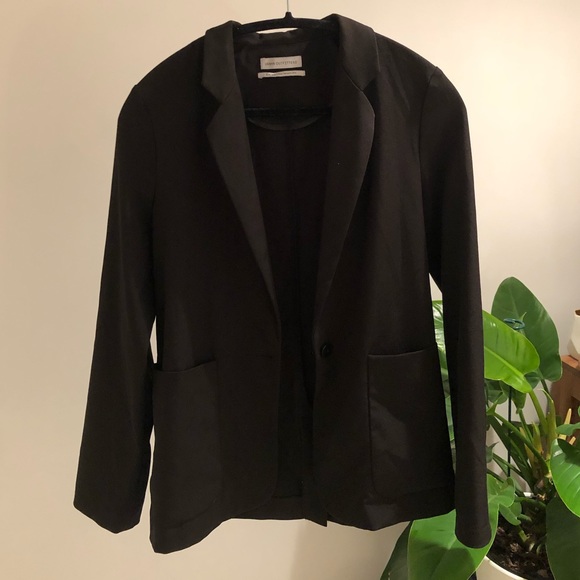 Light-weight black blazer jacket
